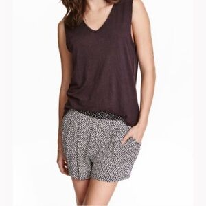H&M Black And White Tribal Printed Stretch Pull on Viscose Shorts Casual Size 12